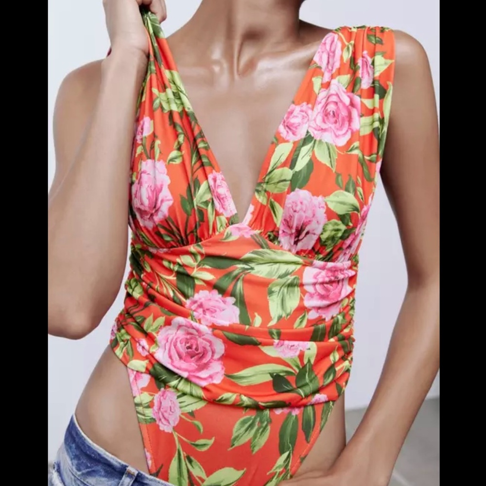 NWT Zara Orange Floral Deep V Bodysuit Size Small